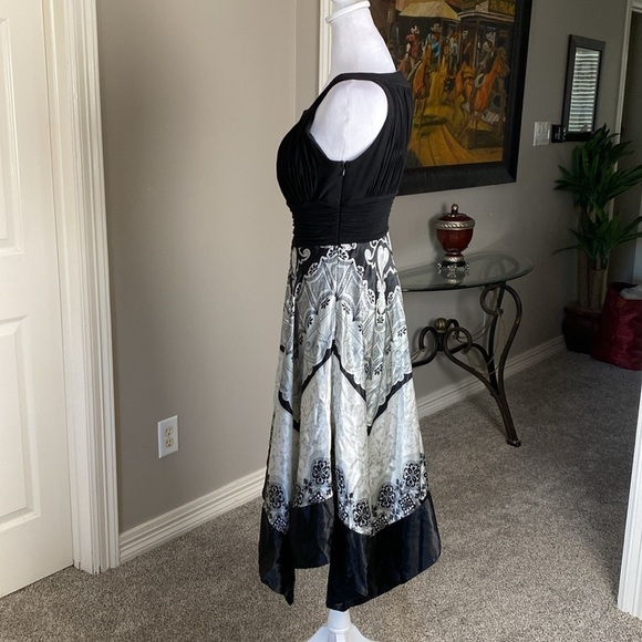 Signature by Sangria Black and White Midi Dress - Picture 5 of 10